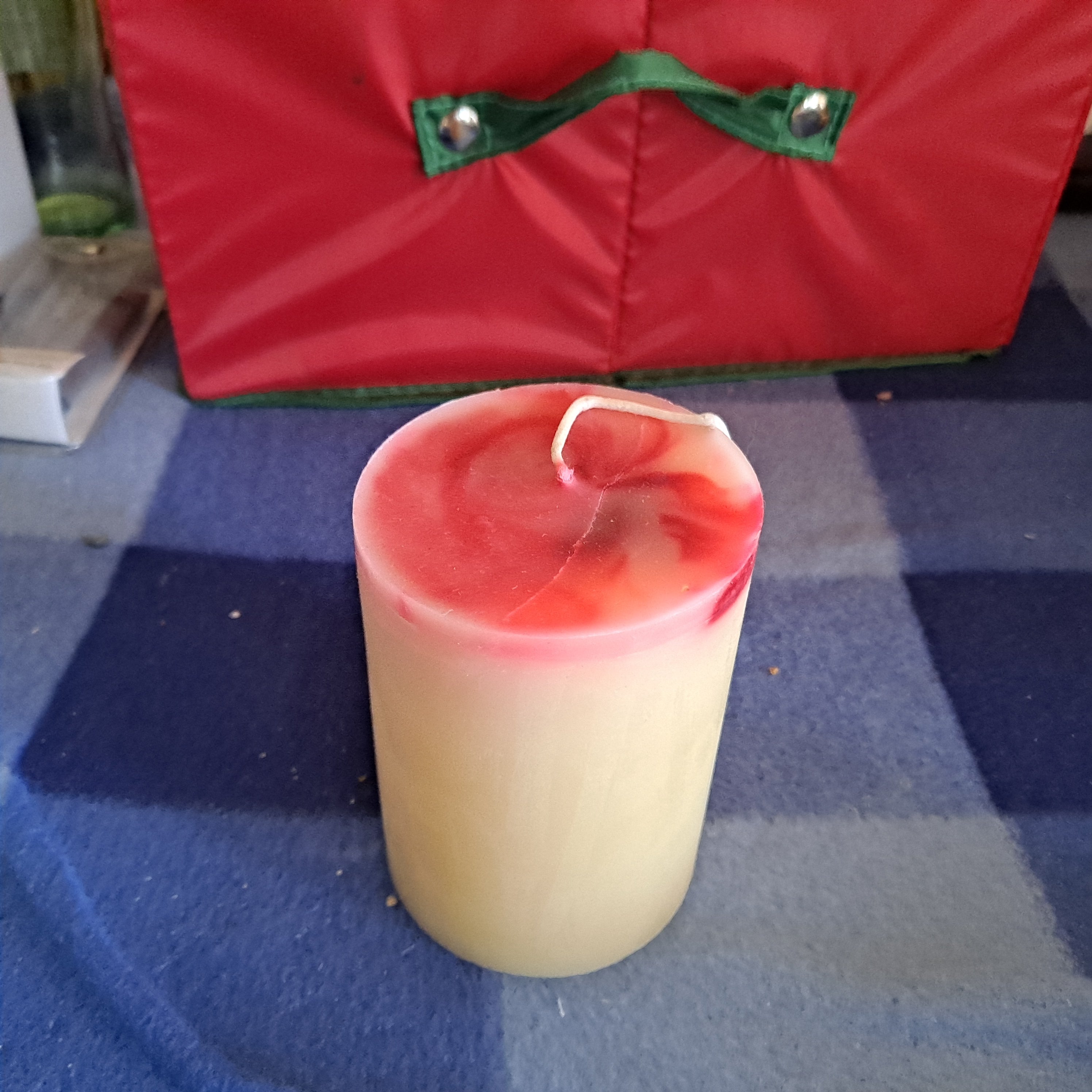 Round Pillar Red Swirl Coconut
